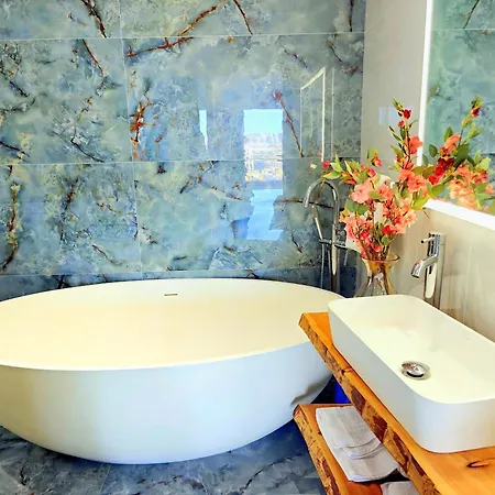 Apartment Luxury Living - Seafront Haven In - Malta