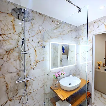 Luxury Living - Seafront Haven In - Malta