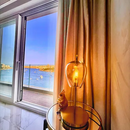 Luxury Living - Seafront Haven In - Malta