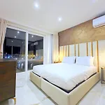 Luxury Living - Seafront Haven In - Malta Apartment