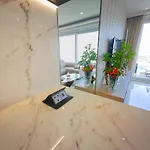 Luxury Living - Seafront Haven In - Malta