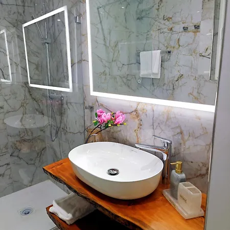 Luxury Living - Seafront Haven In - Malta Apartament *