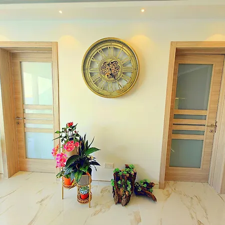 Luxury Living - Seafront Haven In - Malta Lägenhet Sliema