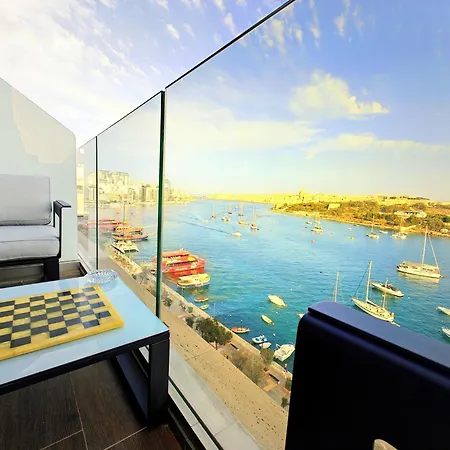 Luxury Living - Seafront Haven In - Malta Lägenhet
