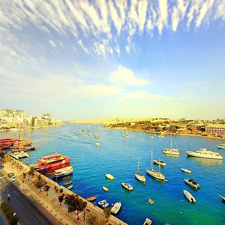 Luxury Living - Seafront Haven In - Malta * スリーマ