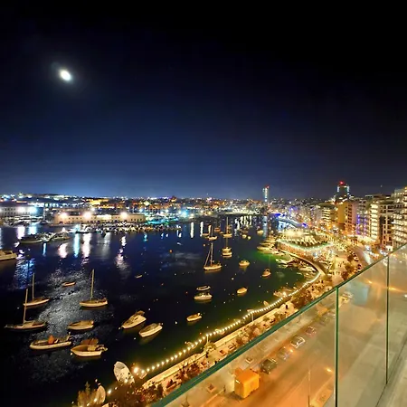 Luxury Living - Seafront Haven In - Malta *