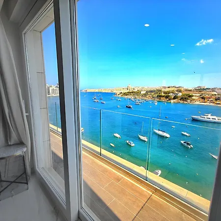 Luxury Living - Seafront Haven In - Malta Lägenhet *