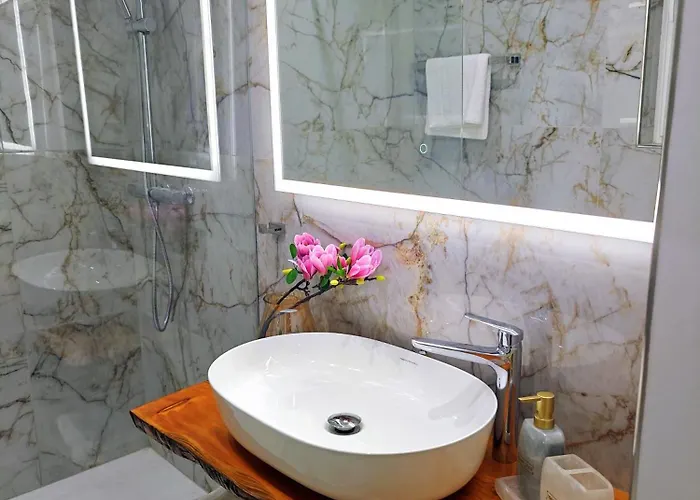 Luxury Living - Seafront Haven In - Malta 公寓 *