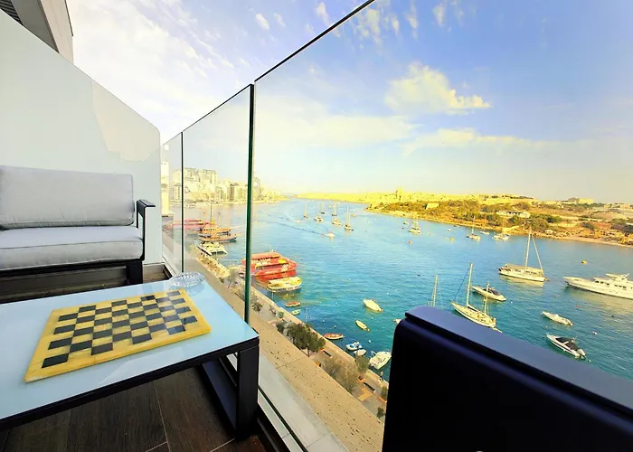 Luxury Living - Seafront Haven In - Malta 公寓