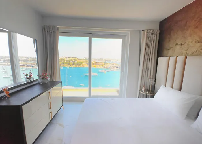 Luxury Living - Seafront Haven In - Malta *