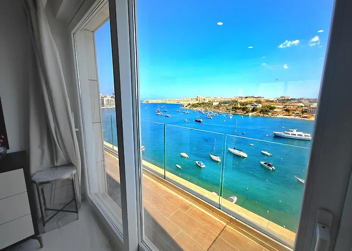 Luxury Living - Seafront Haven In - Malta 公寓 *