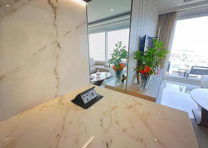 Luxury Living - Seafront Haven In - Malta