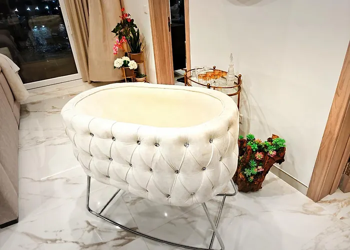 Luxury Living - Seafront Haven In - Malta *